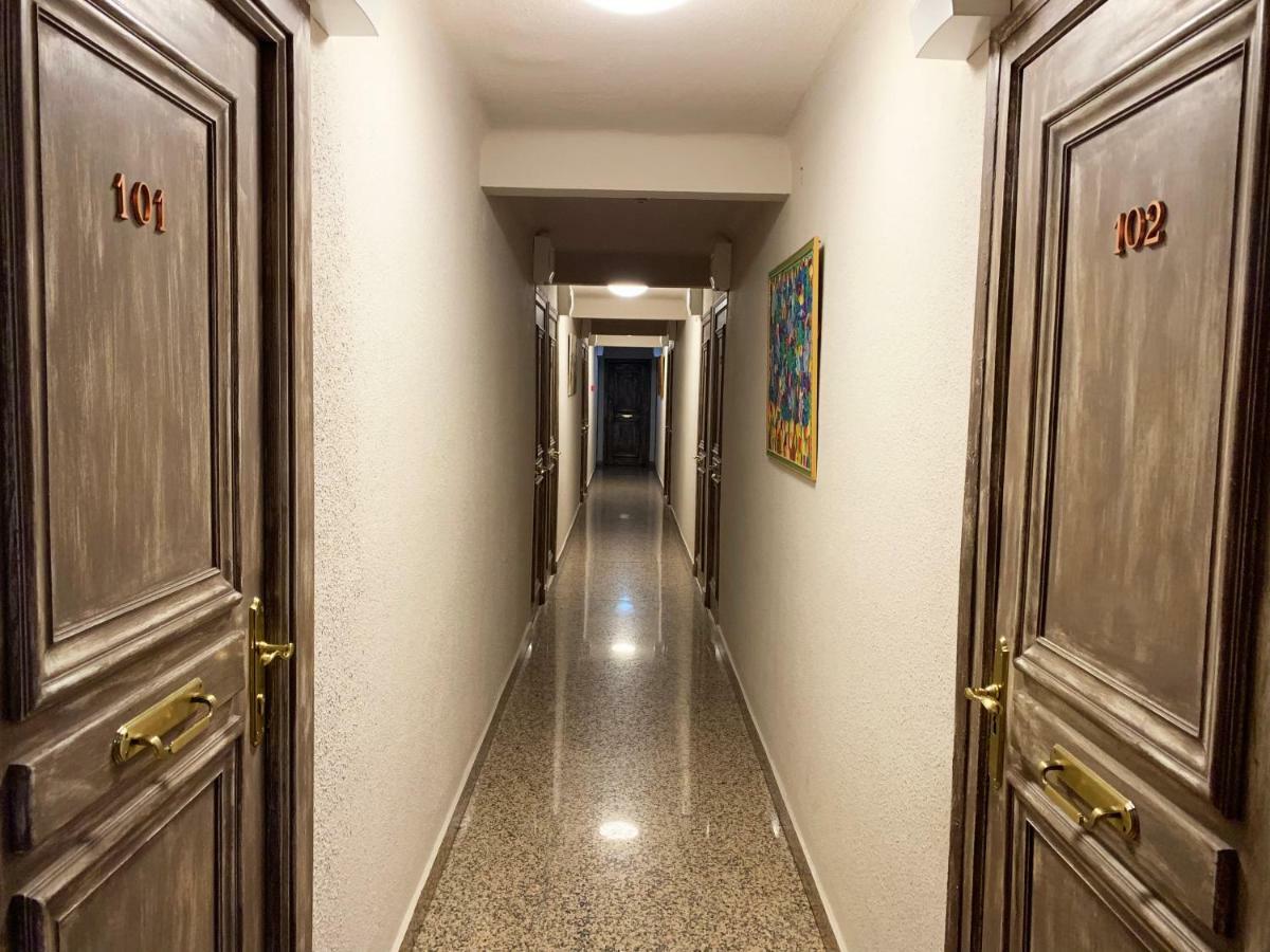 Hotel Barcelona Sant Julia de Loria Bagian luar foto